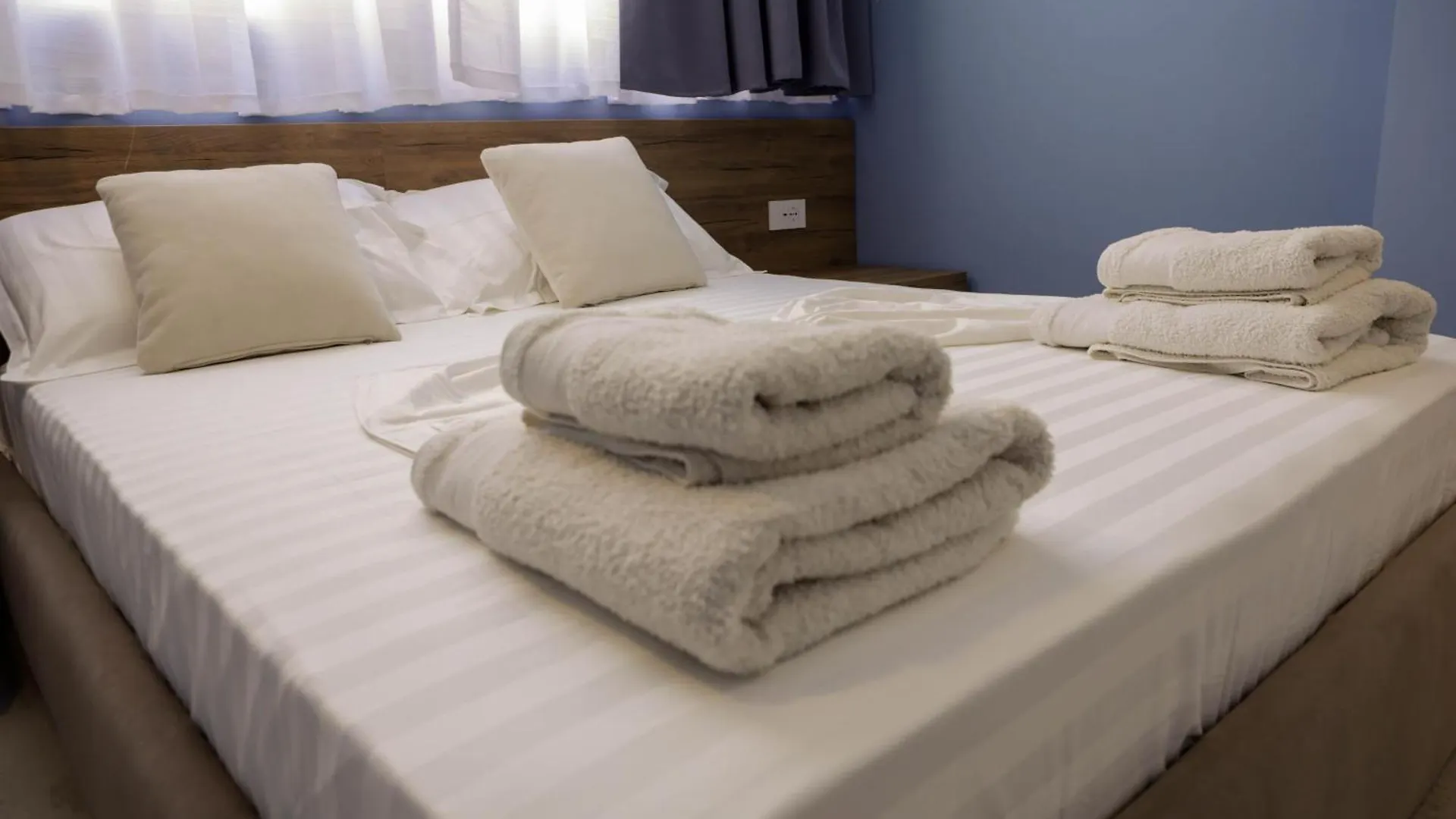 Azure Sea Apartments Sarande