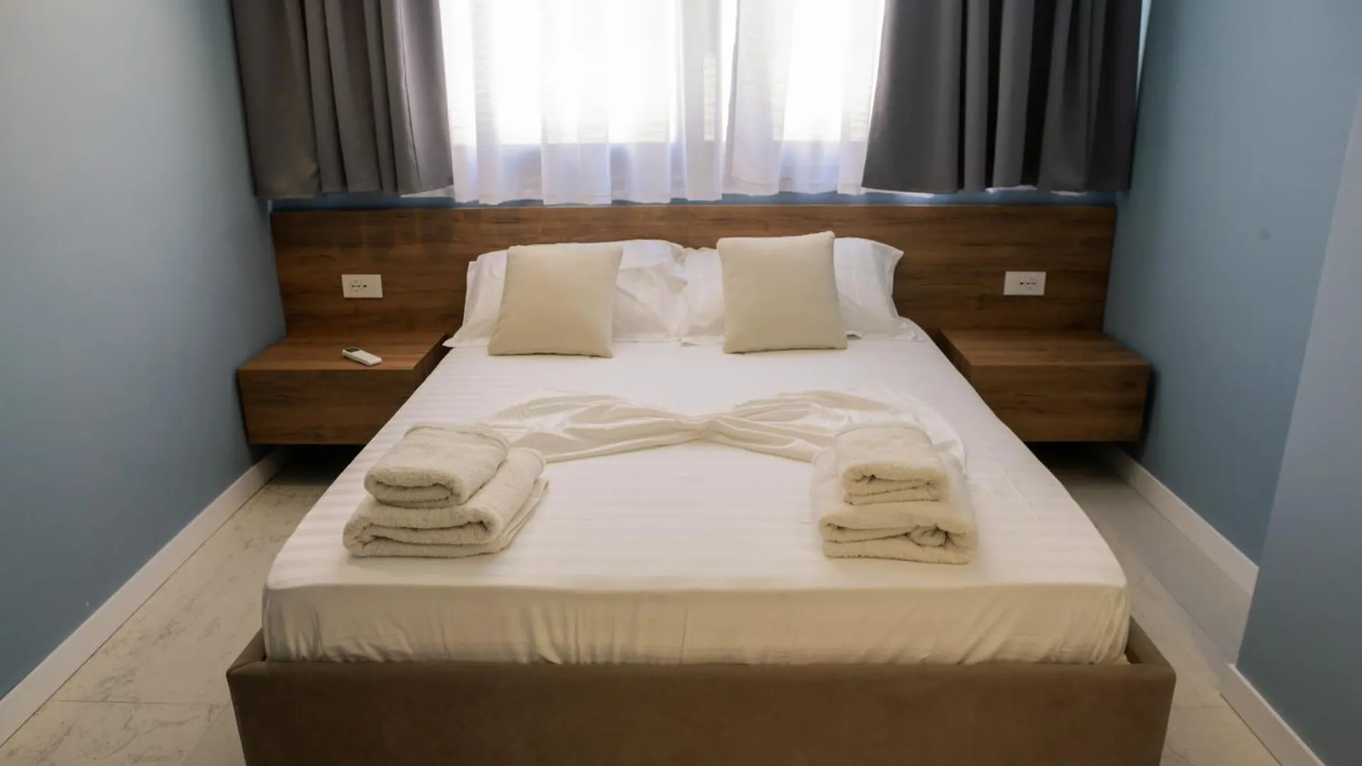 Azure Sea Apartments Sarande